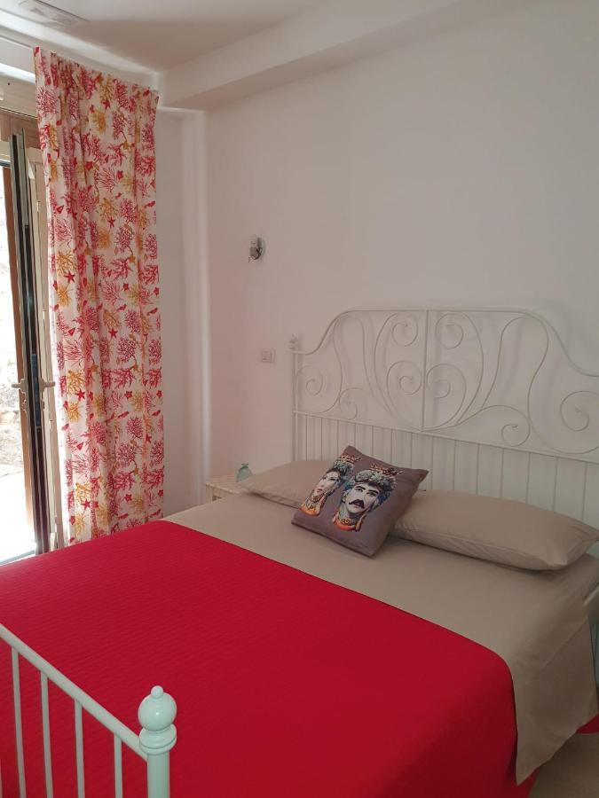 I Tesori Del Mare Bed & Breakfast Letojanni Eksteriør bilde